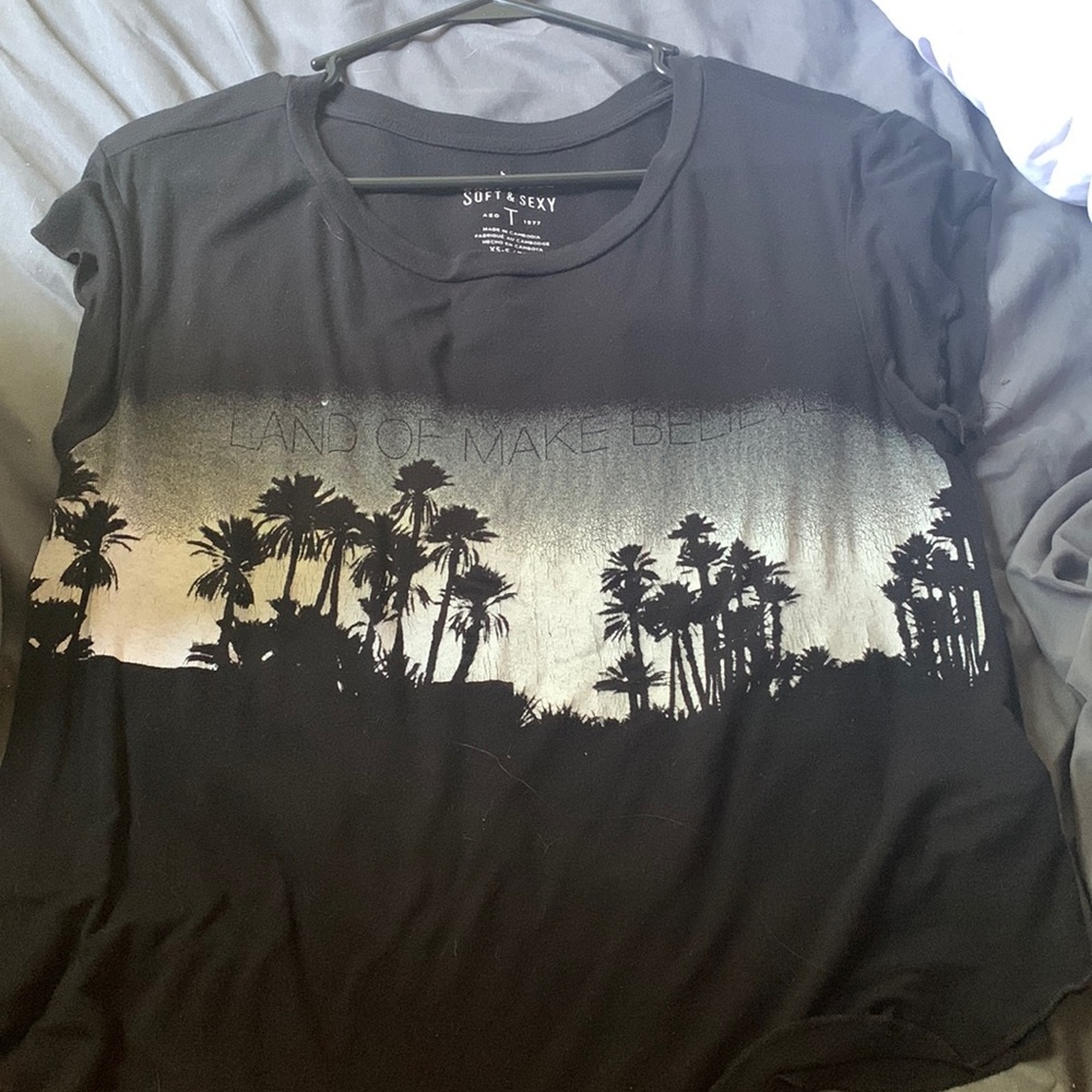 Soft comfy American Eagle shirt “land of make believe” with palm trees.